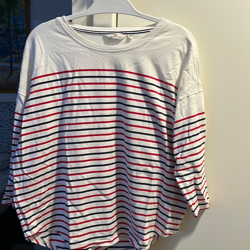 Vineyard vines classic red and navy stripped boatneck t-shirt.